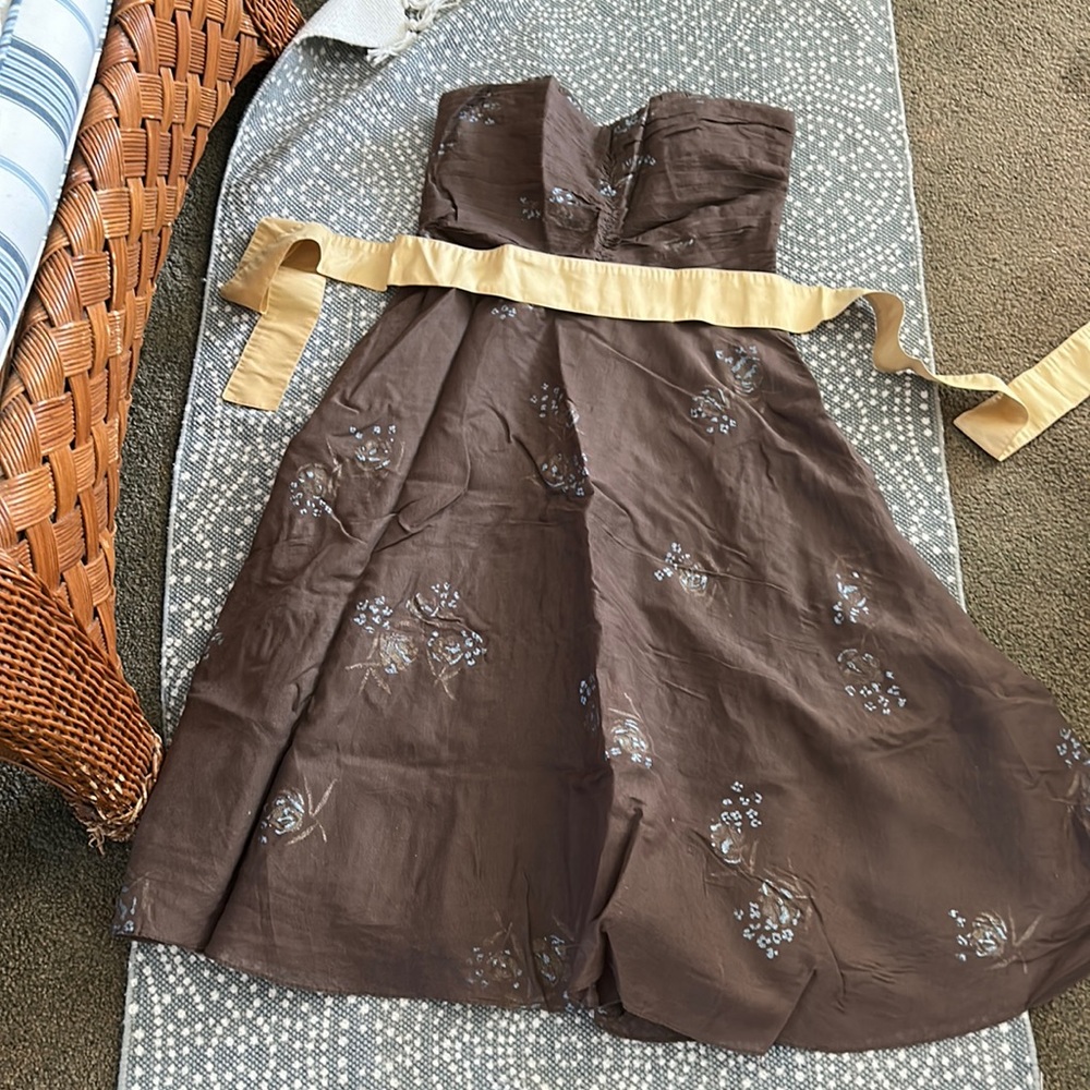 Anthropologie Strapless with Gold Sash tie. Beautiful Size 2